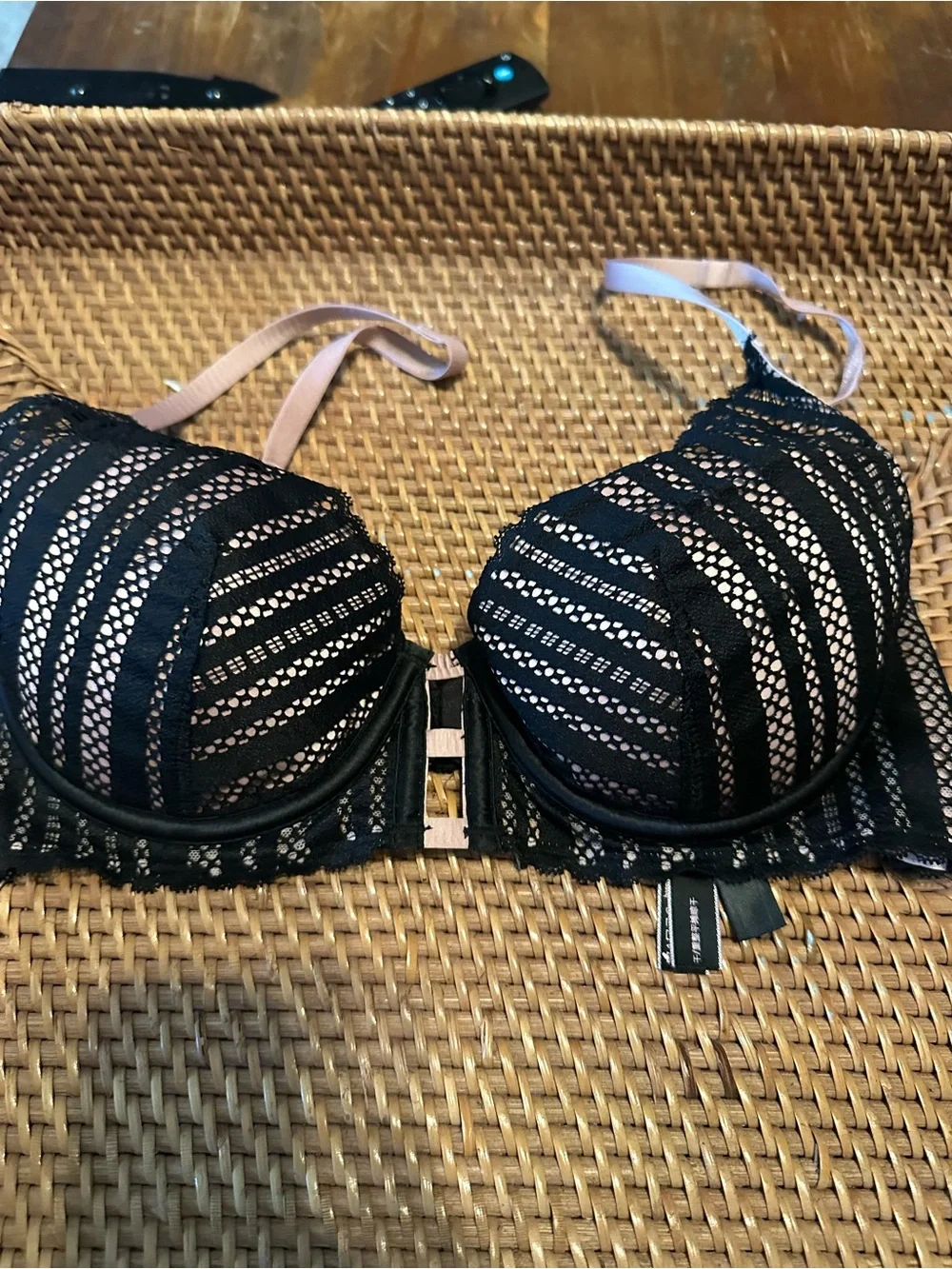 Victoria’s Secret Plunge Bra 34C Black Pink Lace Underwire Lined NWOT